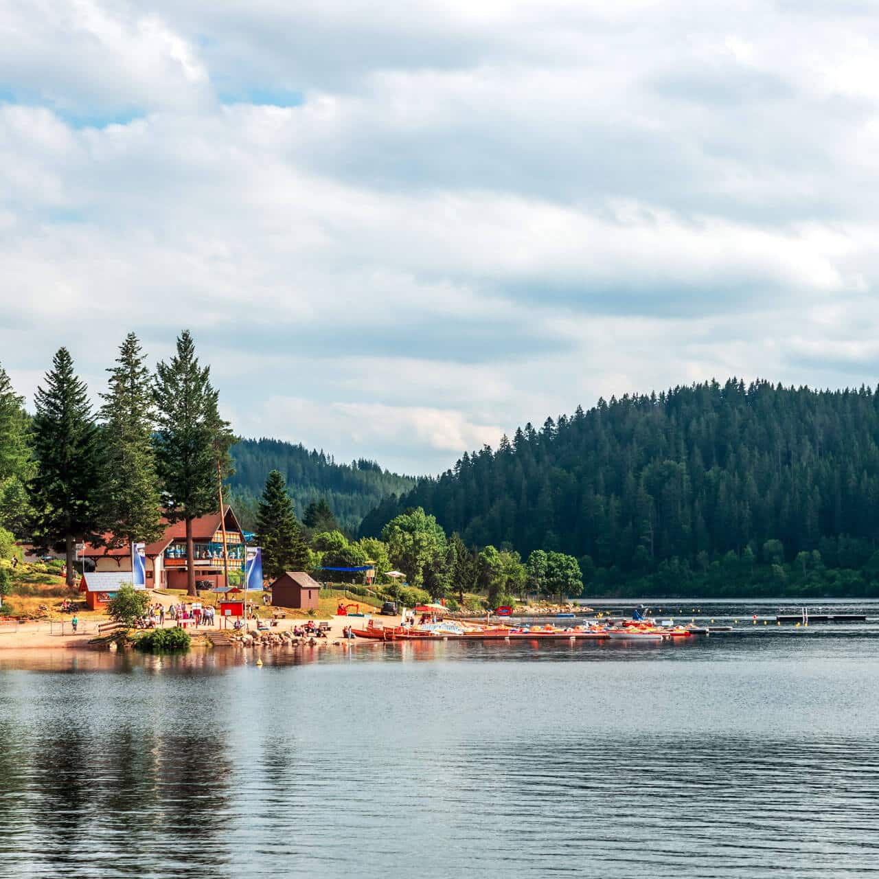 Wunderschönes Seebad am Schluchsee, nur wenige Minuten von den Schwarzenbach Apartments entfernt